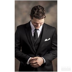 3 piece men's Tommy Hilfiger suit